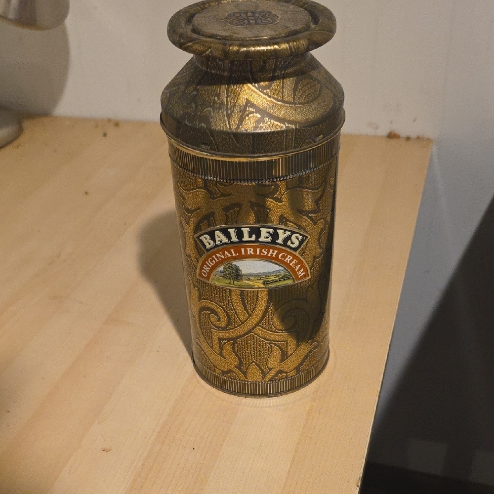 Baileys Vintage 1991 Original Irish Cream Tin (Empty)